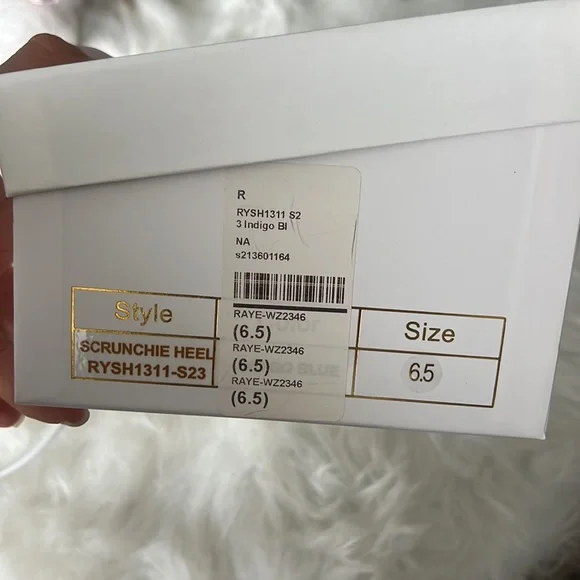 Scrunchie Heel in Indigo Blue
RAYE denim heels - Picture 6 of 10